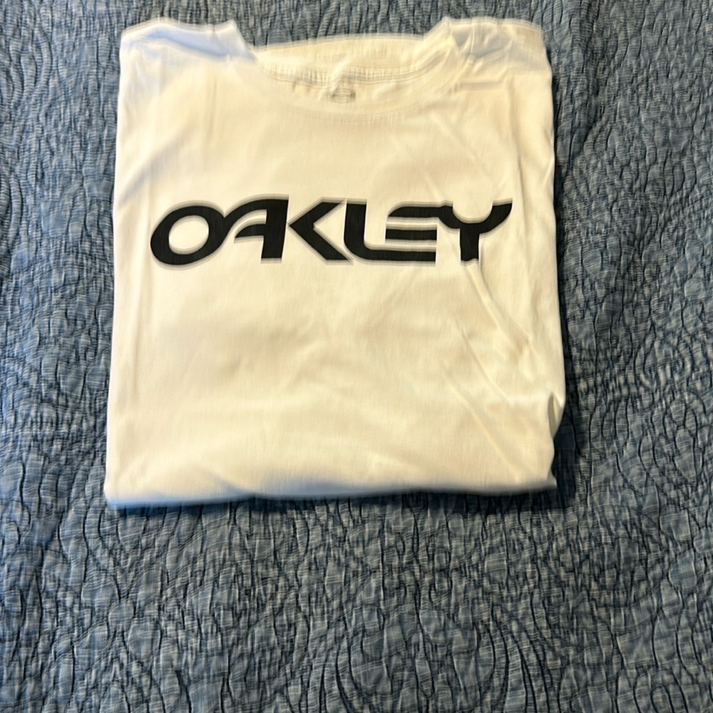 Oakley T shirt
